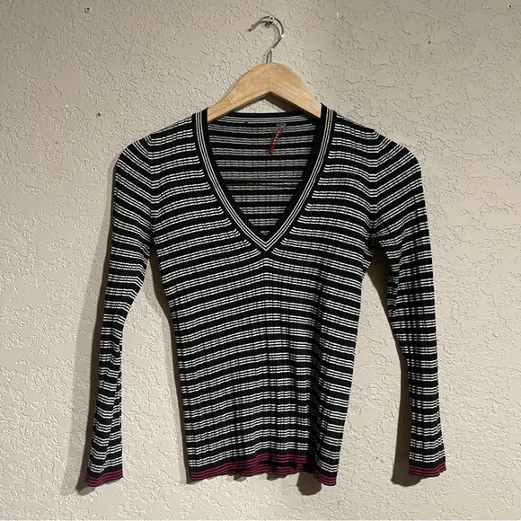 Vintage Prada | Y2K Stripe Long Sleeve Light Weight Sweater Size: 38 - Picture 2 of 6
